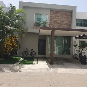 Casa En Residencial De Lujo, 3 Habitaciones, Confort, Seguridad Y Ubicacion Cancun